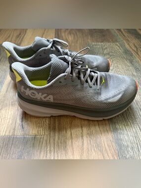 Hoka Clifton 9 Gore-Tex Running Shoe Men’s Size 12 Asphalt Grey/Gravel